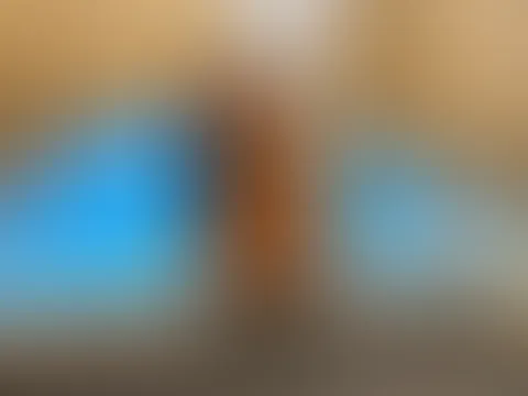 Ich lasse gern etwas mehr im Bild als sonst … gerade genug, um den Moment noch etwas länger zu genießen 😏 Warmes Wasser, eine verspielte Stimmung und genau dieser Moment, in dem es zwischen uns zu fu