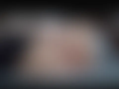 Was wäre, wenn ich mich nur in Strapsen und ohne Höschen vor dich legen würde? 😏 Würdest du mich zuerst lieber verwöhnen oder könntest du dich gar nicht mehr beherrschen? 😉