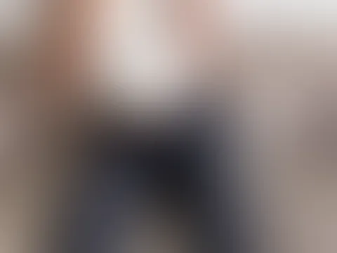 We just wanna feel love. ❤️ Nicht viel, nicht laut - nur dieses eine Gefühl, das tief geht, echt ist und uns für einen Moment alles vergessen lässt. 🥰 Manchmal reicht ein Blick. Manchmal ein Lächeln.