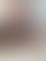 Du willst mehr sehen? Dann zeig mir erst, wie sehr du es dir wünschst. Ich entscheide, wann du mehr bekommst… und heute hab ich Lust, dich ein bisschen warten zu lassen. 😈
