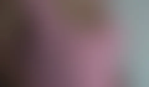 Ohne BH und mit meinen hängenden Riesentitten im engen Oberteil. So ins Geschäft gehen??