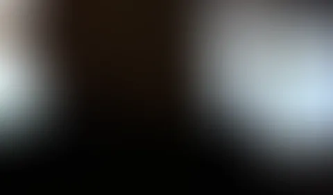 Erwischt von der Stieftante! – Perverse Spiele im Club! Da komme ich in meinen Stamm-Swingerclub und dann das! Da macht meine Stiefnichte mit meinem Stiefneffen rum. Einfach unglaublich! Eigentlich D