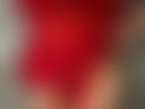 Vernasch mich in diesem süßen Outfit 🤭 zieh meinen Slip beiseite und lass deine Zunge über meine junge p***y gleiten. Greif meine boobies und knete sie ordentlich durch. Höre mein stöhnen und fühle w