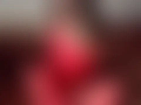 Rote Stimmung hält an… 🔥😈 Will die Macht spüren, dir Befehle zuflüstern, sehen, wie du allein von meinem Blick zitterst und wartest, was ich als Nächstes sage. Leichte Dominanz, aber innerlich brenn