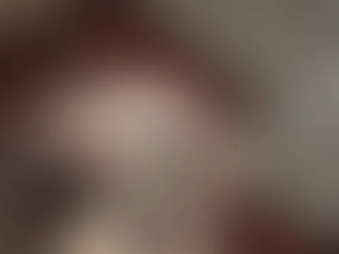 ✨️ Komm hinter mich, berühr mich, streichel mich. Zieh mir langsam den Tanga über die Hüfte, leg deine Hände auf meinen A***h, massier meine pobacken und dann...-ja, was machst du dann?😋🔥