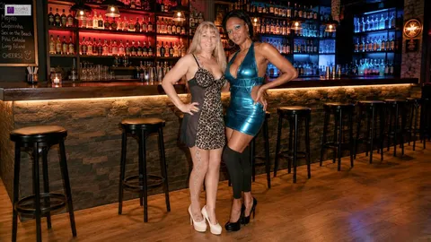 Black And White Lesbo Action! Harte Lesbo StrapOn-Arschf**k und P**se Action sowie P**se-Orgie mit Schokobebe und Rosella!