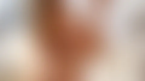 A quick glance over my shoulder 🤎✨  Would you still look me in the eyes? 😘