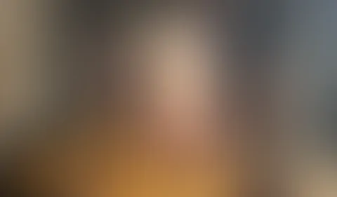 Ich besorge es mir geil auf dem Esszimmertisch