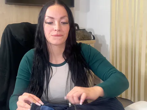 Der Verlust von Schlüsseln war eine Ausrede, um gef**kt zu werden. Sexy nachbarin will s*****z in ihrer m****i (Loss of keys was an excuse to get f**k. Sexy neighbor wants dick in her p***y)