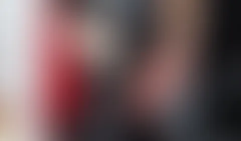 Frau Doktor ergreift die Initiative Handjob mit extra Ladung!