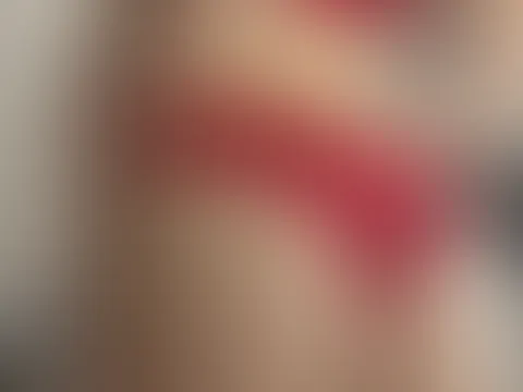verschiedene dessous anprobieren und dabei nackte brĂŒste und a***h in die kamera zeigen đ„