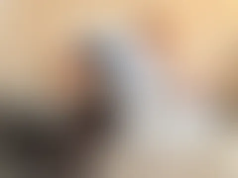 Die freche Sekretärin macht ihrem Chef einen Blowjob
