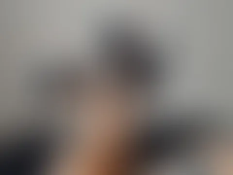 Ich liege hier und denke… wie lange brauchst du noch, um deinen Platz zu verstehen? Diese Absätze haben deinen Rücken noch nicht einmal berührt, und du zitterst schon bei dem bloßen Gedanken daran. We