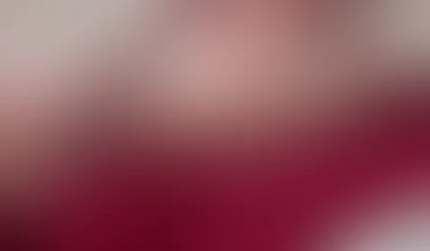 Ich liebe es mit Wachs zu spielen. Lasse mir das Wachs auf meinen Bauch - Titten - und M****i tropfen 🤪💋😊