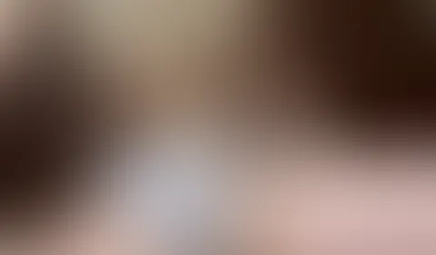 Ich hab mich wirklich getraut, aber psssst!! Fingern in der Schwimmbad Umkleide! Wir müssen ganz leise sein, denn ich bin in der Umkleide im Schwimmbad und hier ist es verdammt hellhörig! Aber das g