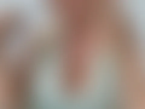 Guten Morgen! Ich wünsche euch allen einen schönen Mittwoch 😊 Ich bin wieder zurück aus Deutschland und jetzt wieder jeden Tag hier, um auch auf all eure Nachrichten zu antworten 💬✨