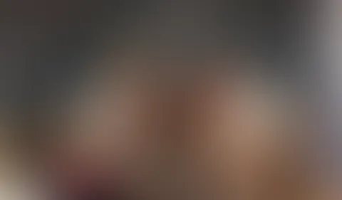 Meine Besetzungscouch war wieder offen xD. Und diesmal stelle ich euch die heiße MILF @ZoraEnn vor. Wir haben uns auf einer Swingerparty kennengelernt und sind uns ziemlich schnell näher gekommen… Was