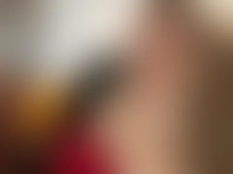 Hey, ich lieg hier und denk an dich 😈 Kommst du vorbei… oder soll ich dich noch ein bisschen warten lassen? 👀 Ich bin heute besonders gefährlich… ganz ruhig von außen, aber du ahnst nicht, was in m
