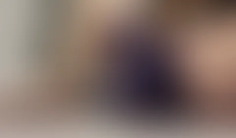 Doppel-Dildo-Action im Bad…Gedehnte Löcher, squirten und Hand in der F***e