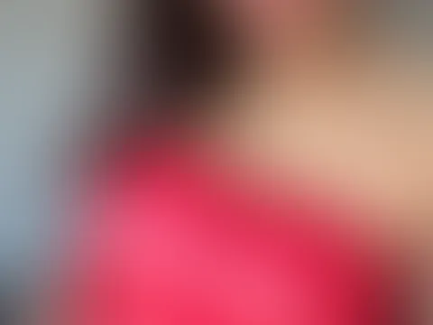 Leder lässt meine Kurven besonders gut zur Geltung kommen , gefällt es dir 😈