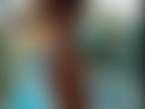 Während ich nackt am Balkon das Video machte, ist da unten Personal vorbei gegangen 😳 Was würdest du da machen?
