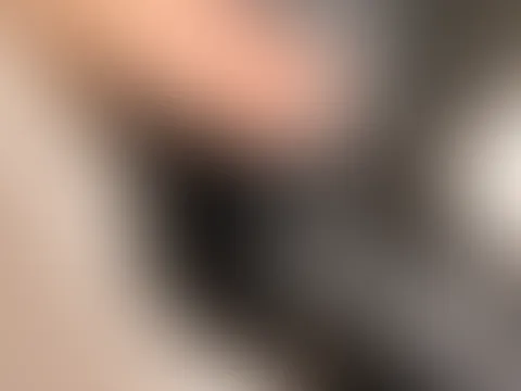 Ist auf deinem Gesicht noch Platz ? 👅