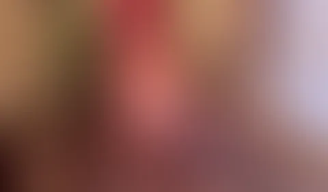 Für dich hole ich in schwarzen Halterlosen meine großen Naturglocken raus und lasse sie baumeln 😁