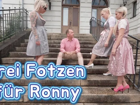 Three pussies for Ronny!
