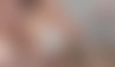 Lust mir zuzusehen wie ich meine großen Naturbrüste eincreme und sie dabei zärtlich massiere? Stell dir gerne vor es wäre dein heißer Saft, den ich sehr leidenschaftlich auf meinen Brüsten verteile!