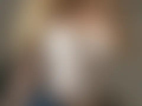 Scrolle weiter bis du mich oben ohne siehst 😋