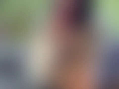 Ich streichle sanft meine Brüste, dann nehme ich einen rosa verspielten Vibrator für meinen A***h. Du würdest bestimmt gerne sehen, wie ich meine Augen verdrehe🥵🥵🥵 🔞🔞🔞