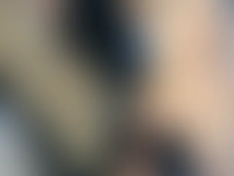 Nur ein Blick... 😏 Manchmal braucht es nicht viel, um die Fantasie anzuregen... 😉 Wer ist der Erste, der einen Kommentar dalässt? Oder traust du dich lieber und schreibst mir direkt privat? Ich wart