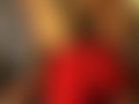 Beim kochen wird es heiß... ich trage nur diesen winzigen roten Tanga 🔥 Von hinten genau so, wie du es magst. Welches Bild gefällt dir besser - Tanga oder Höschen? 😈