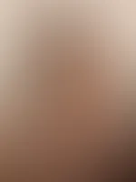 Schönen 2. Advent, ihr Süßen 🎄🕯️ Ich starte aus dem Bett in einen chaotischen Tag – überall Möbel, Farbe und To-Do-Listen. Für das „heiße“ Programm seid heute ihr zuständig: Versüßt mir zwischendurc