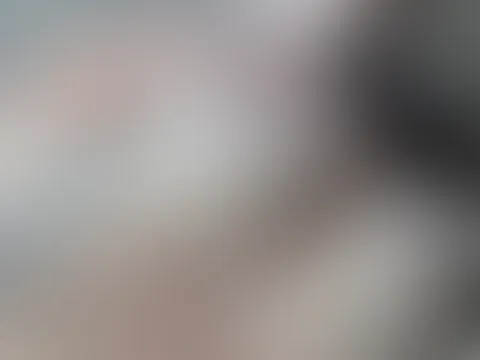 Wir hatten Streit. Nach der Dusche wollte er, dass ich seinen S*****z blase. Hart und schon vor Lust nass hatte ich ihn vor dem Gesicht. Doch ich war immer noch sauer, wollte es nicht. Er packte mich
