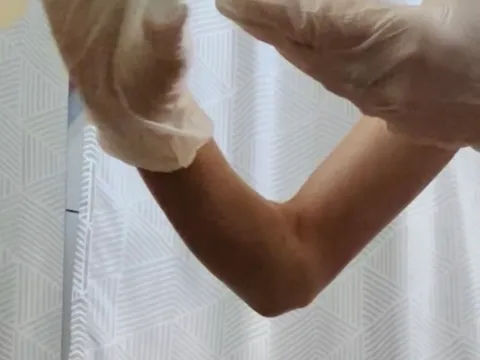 🔥 6 minutes for true connoisseurs: latex gloves and a condom