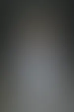 Na, erwischt… ich konnte einfach nicht widerstehen, dir meinen süßen Hintern zu zeigen. Willst du sehen, wie viel frecher ich noch werde?😏🤪