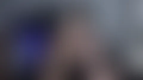 Zwei Fäuste für die F***en und S****a ins Loch