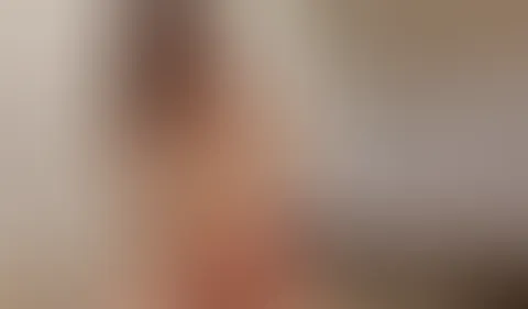 Komm und sieh mir zu wie ich mich mit dem Dildo, zum Orgasmus reite! 🥵🔥 Ich ziehe mich langsam aus und gönne mir meinen Satisfyer.. Als meine P***y schön feucht ist, schiebe ich mir meinen Dildo rei