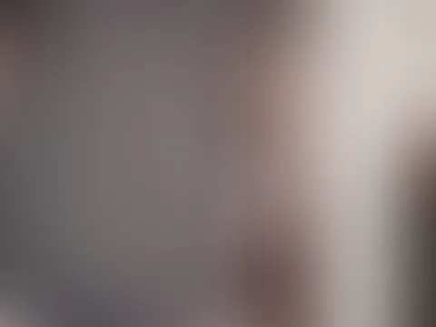 Stimmung: tanzen! 💃🔥 Musik laut aufgedreht, Körper bewegt sich von allein, Hüften kreisen, A***h wackelt…