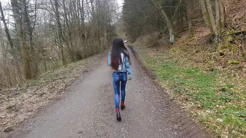 Super kinky outdoor jeans p**sing!!