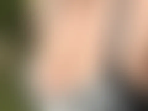 Sonne auf der Haut, ein kleines Geheimnis im Blick… willst du mehr sehen? 😉✨