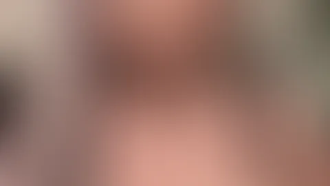 Wetten du kannst nicht wegschauen, wenn ich so in meinem Strap-Set vor dir stehe