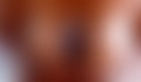 In diesem aufregenden Video entfessle ich meine wildesten Fantasien und spiele mit einem XXL-Dildo und meinen prallen Brüsten. Spüre die Lust, die in der Luft liegt, während ich mich voller Hingabe de