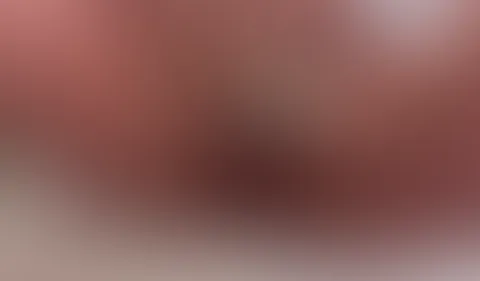 Ich rasiere meine P***y.. Seife sie mir dabei schön ein. Irgendwie wurde ich dabei mal wieder so geil, dass ich mir erst einen.. dann 2.. 3… und am Ende 4 F****r in die geile rasierte F***e stecken mu