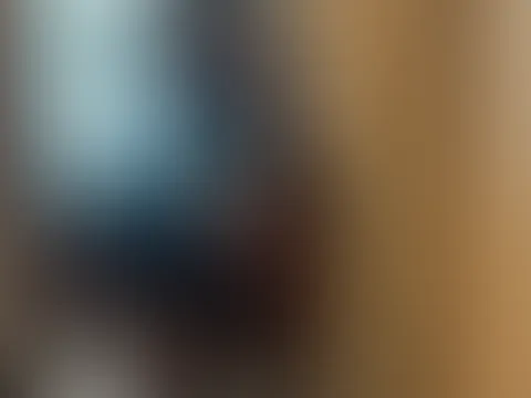 “Vorsicht… das schöne Mädchen von Seite 1 könnte dafür sorgen, dass man gar nicht mehr weiterblättert. 😏❤️”