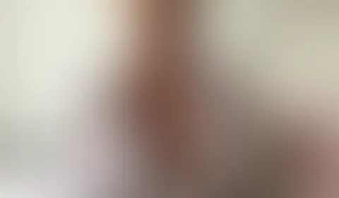 Beine breit geht IMMER!  Ich hatte einen kleinen Unfall und bin die Treppe runtergefallen, was mich aber nicht davon abhält die Beine breit zu machen und mir zu wünschen das dein geiler harter S*****z