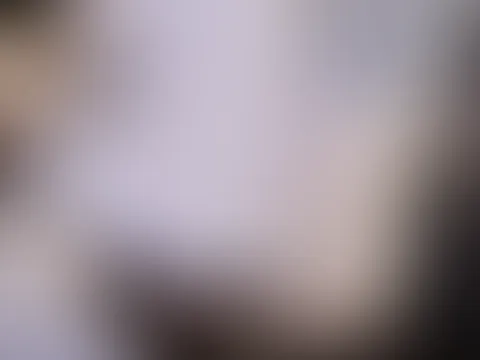 Ich sitz auf dem Tisch und warte schon auf dich🥵 Der Gedanke das du vor mir stehst und mich packst und deine S*****z in mich schiebst.. oh geil!🍆💦😍