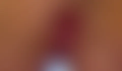 1min25 Ich wollte Daddy meinen neuen Analplug zeigen😍🥵 wie findest du ihn? Er vibriert und blinkt in mehreren Farben🫣😏 Ich spiele etwas an meiner F***e während der Plug in meinem süßen engen Arsc
