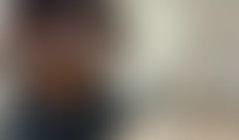 Upsi wer schiebt sich denn da die F****r auf der Arbeit in ihr nasses fötzchen 💦😋🤭😇